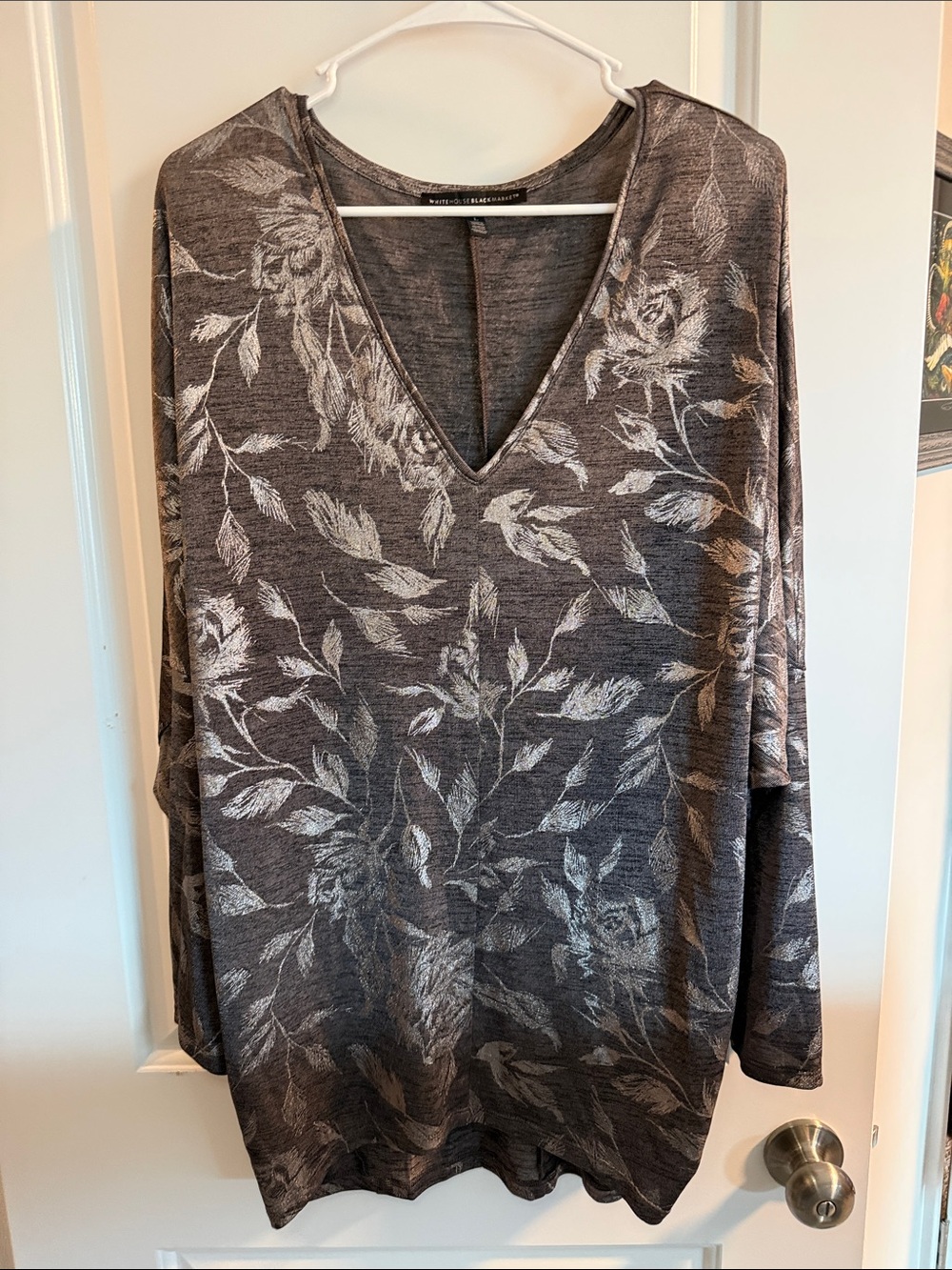 🥳 5 for $25 BUNDLE White House Black Market Metallic Floral Lightweight Knit Top